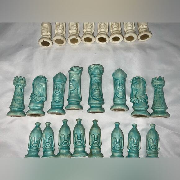 VTG DUNCAN MEDIEVAL CHESS SET GLAZED TURQUOISE WHITE CERAMIC COMPLETE 32 PIECES - Picture 12 of 16